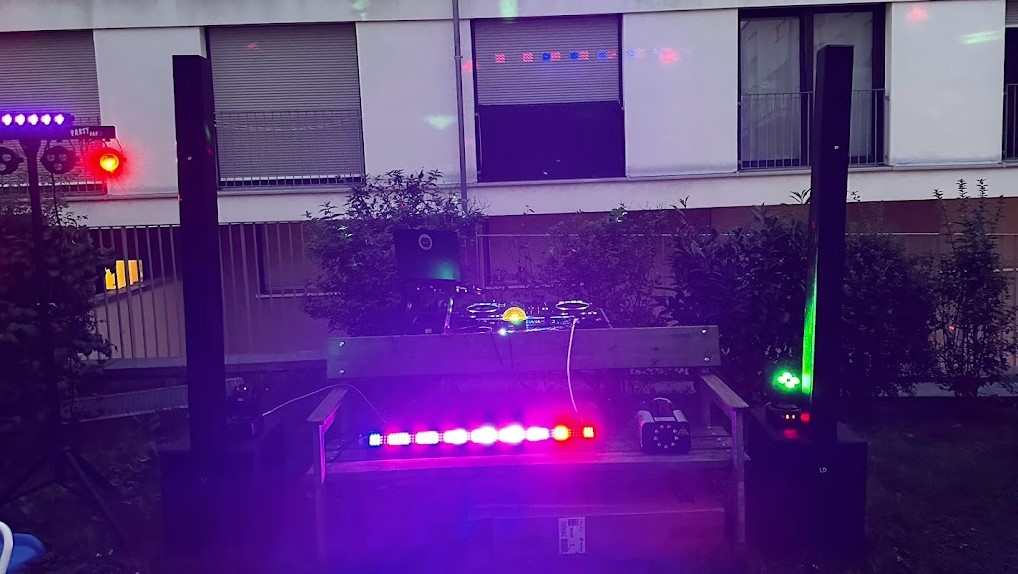 2x LD Maui 28 G3 Säulen-PA, Lichtanlage + Nebelmaschine